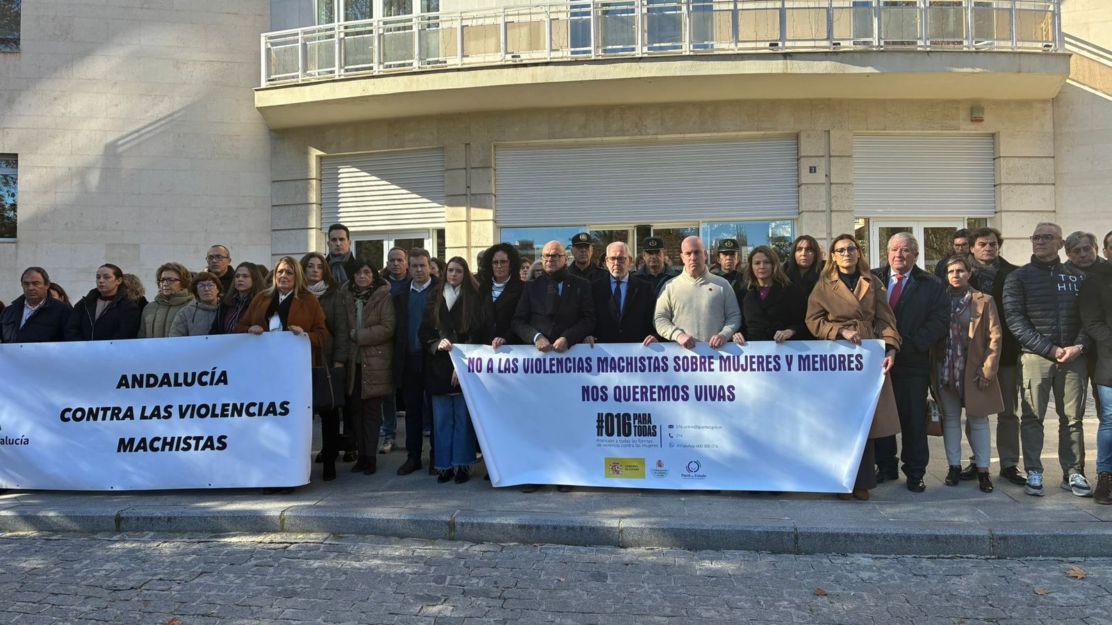 Minuto de silencio en la Subdelación de Gobierno.