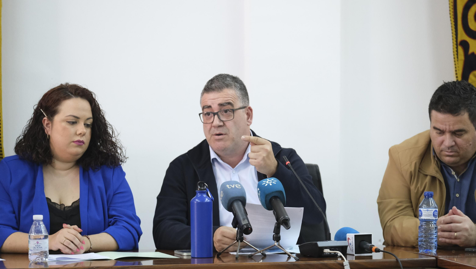 Las imágenes de la moción de censura en el Ayuntamiento de Carboneras