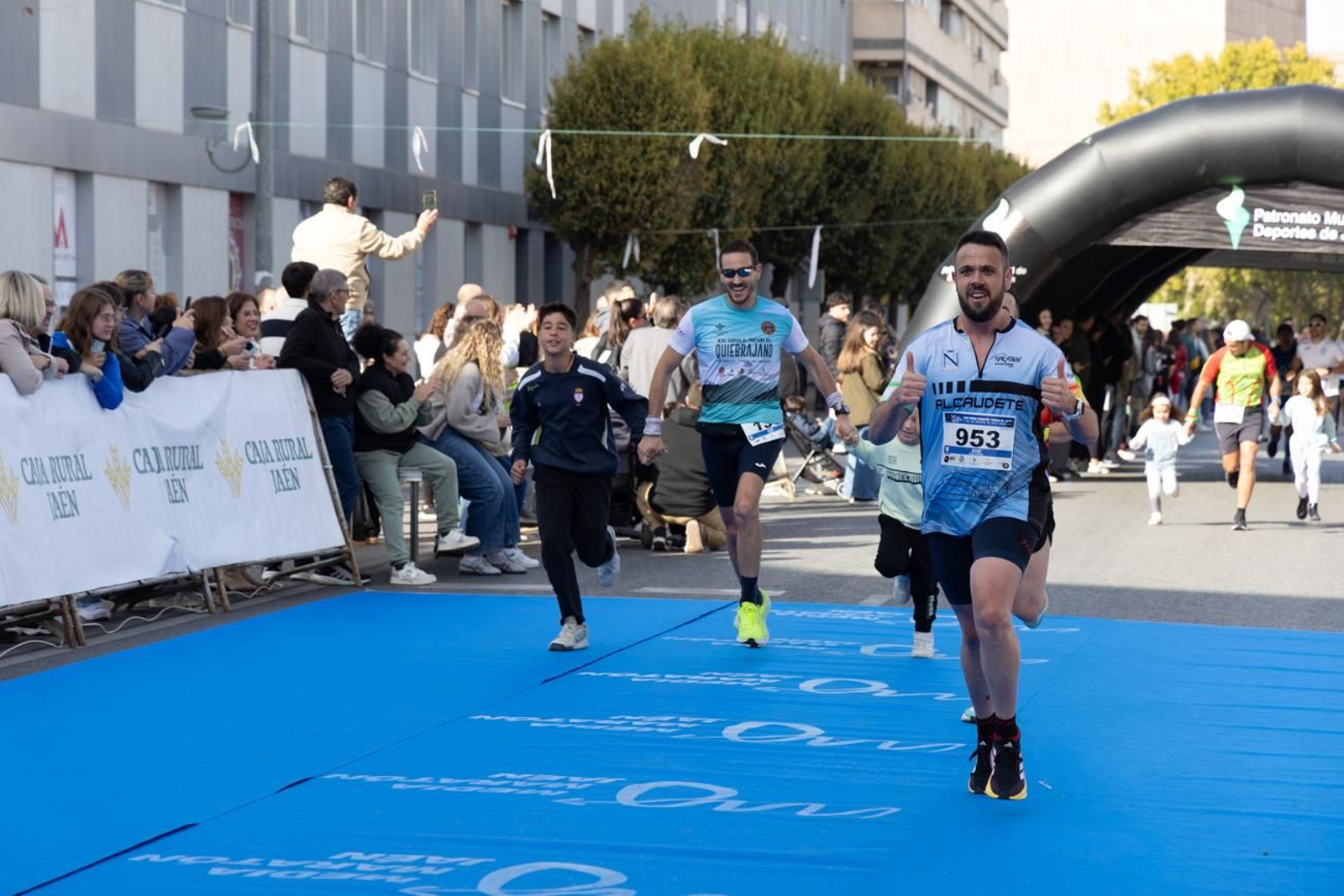 En imágenes: multitudinaria e histórica XXIX Media Maratón 'Ciudad de Jaén' y 10k en memoria de Paco Manzaneda