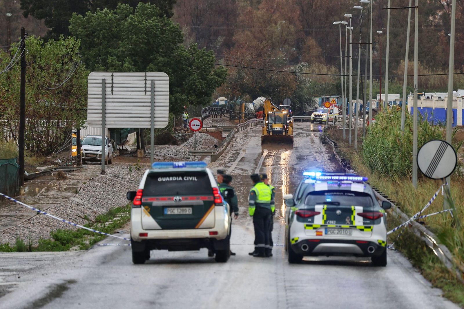 Carretera de Cártama cortada por el desbordamiendo del río Guadalhorce
