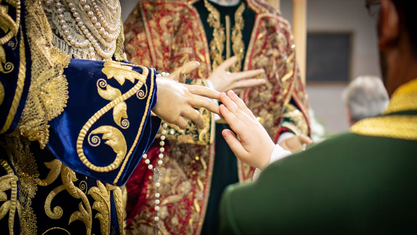 Los besapiés y besamanos del Domingo de Pasión en Jerez, en imágenes