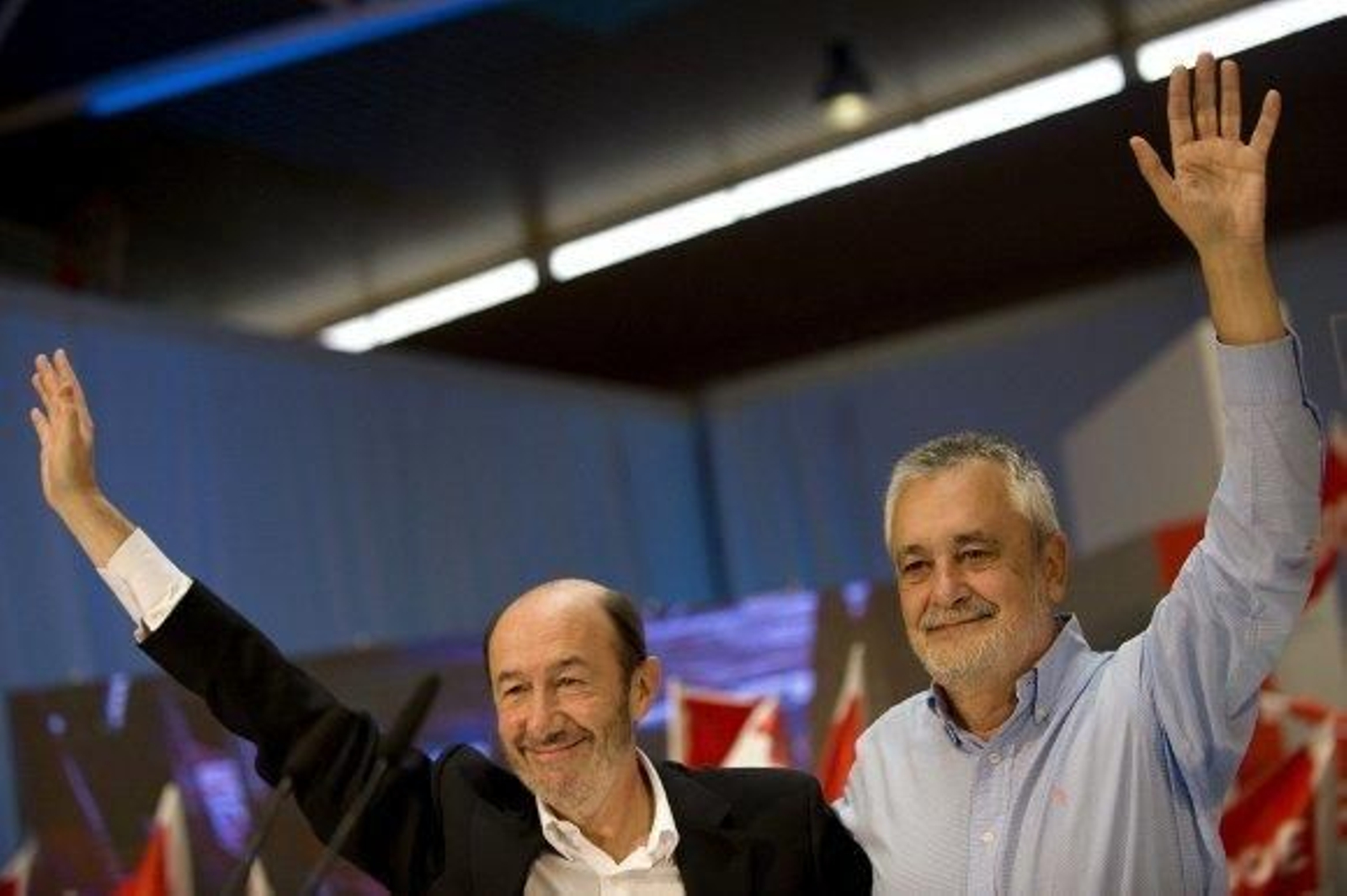 Rubalcaba acusa a Rajoy de practicar "la ley del silencio"