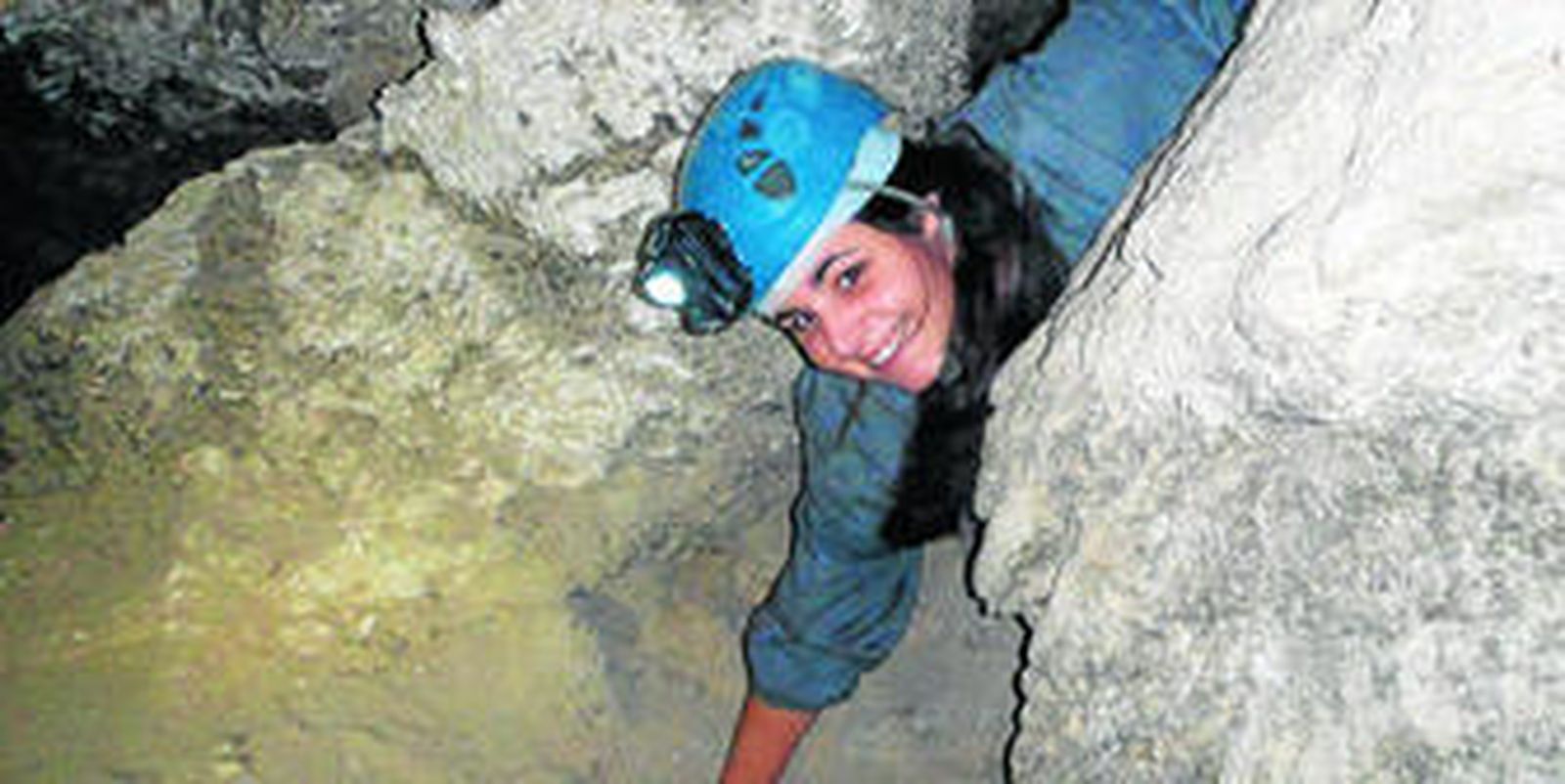 Los alumnos, a pesar de la estrechez de las cavidades, no perdieron la sonrisa durante toda la actividad.