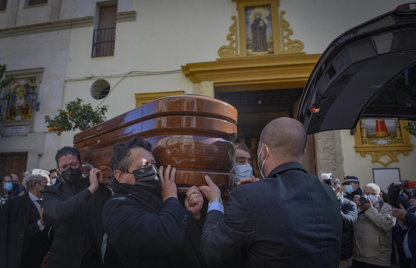 Las imágenes del adiós de Sevilla a Pascual González