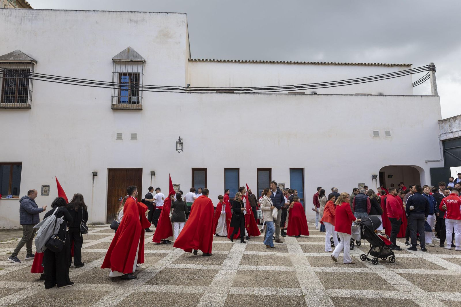 Imágenes de la salida de Misericordia en la Semana Santa de El Puerto 2025