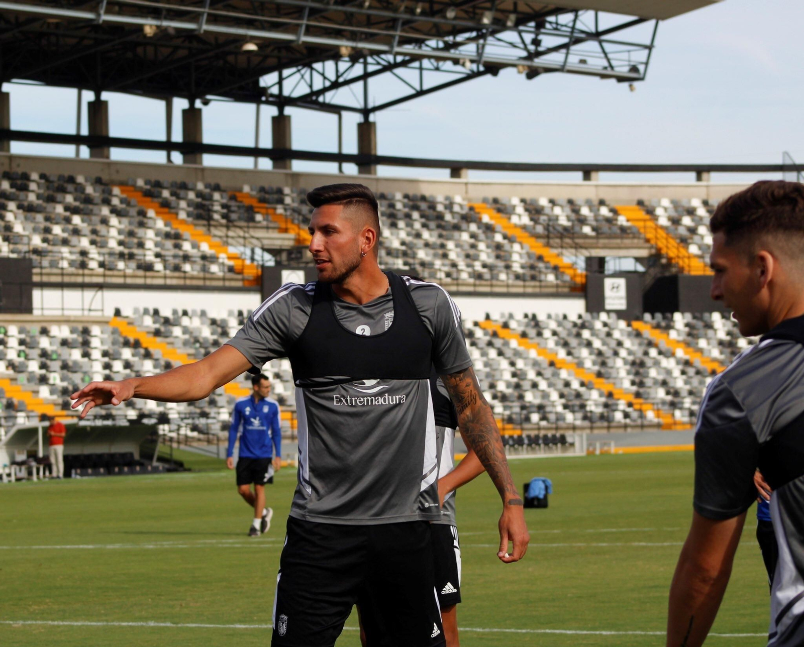 Mariano, ex del Algeciras, con la indumentaria del Badajoz.