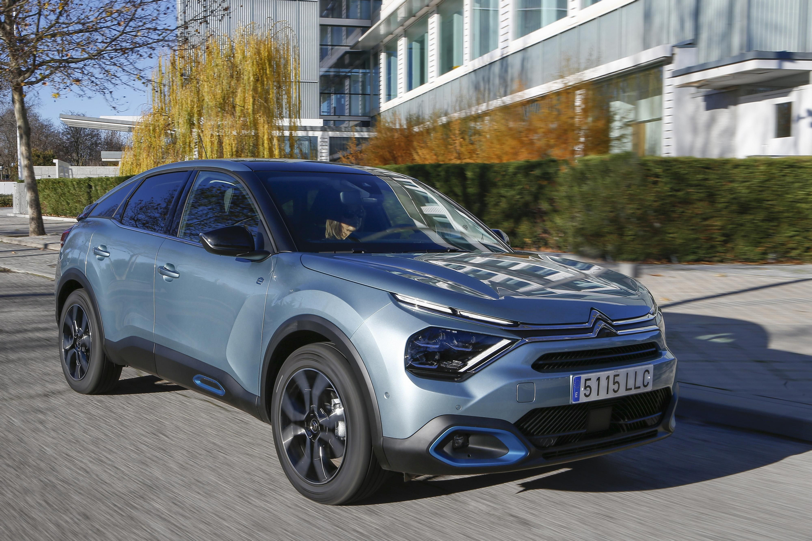 Conducimos el compacto ë-C4, el primer eléctrico de Citroën “made in Spain”