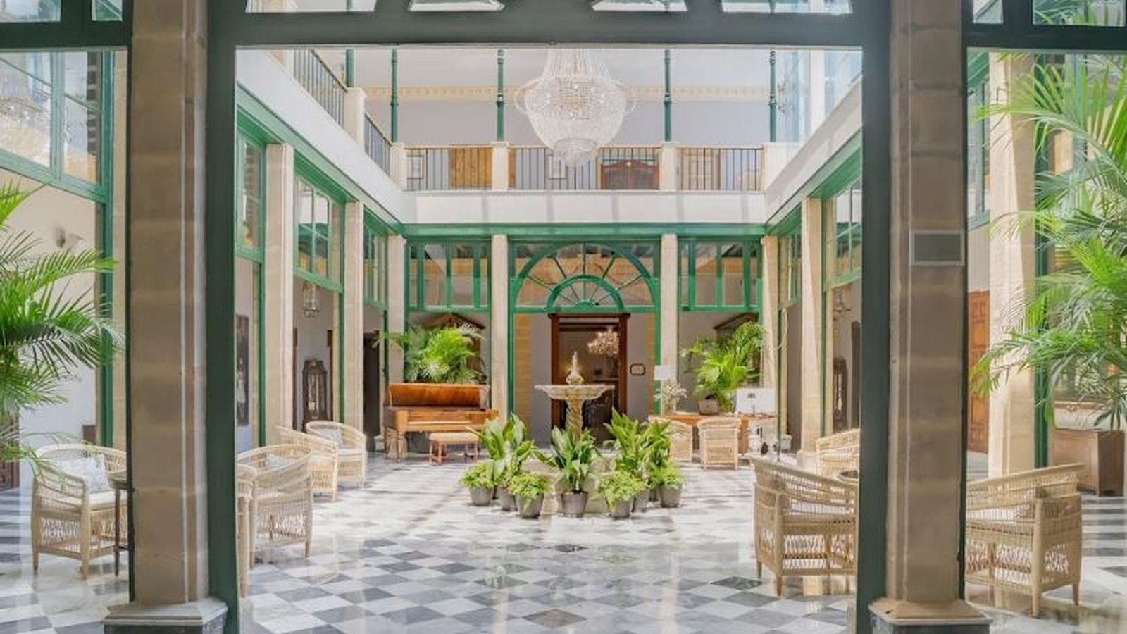 El hotel Duques de Medinaceli es el único cinco estrellas de la ciudad.