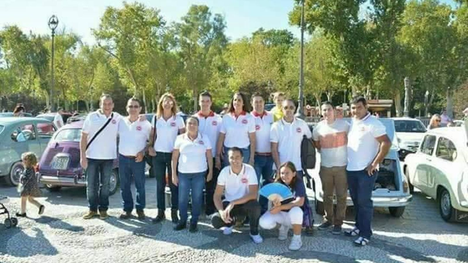 Miembros del club Tiesos con 600, en una concentración en la Plaza de España.