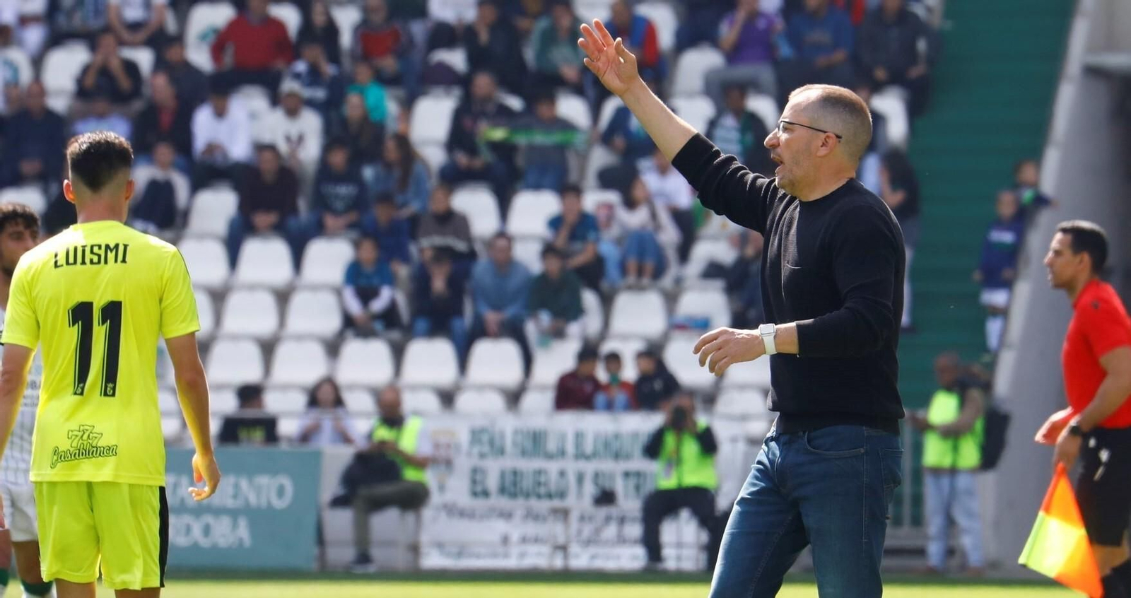 José Juan Romero, técnico del Ceuta, en El Arcángel. José Juan Romero, técnico del Ceuta, en El Arcángel.