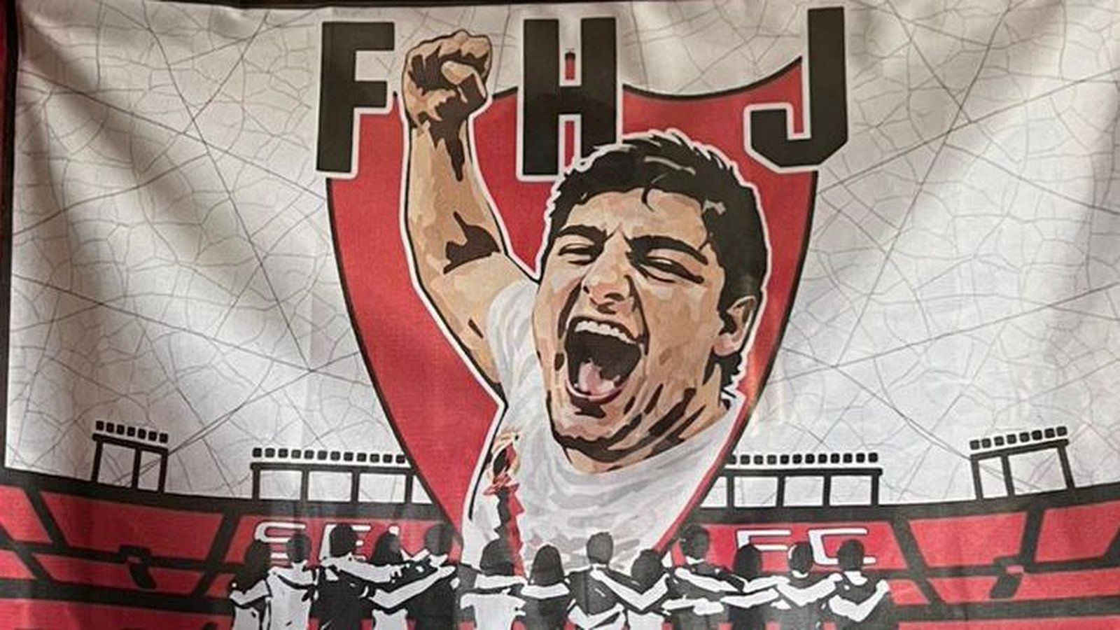 Bandera homenaje al fallecido Fernando Huerta por parte de la Peña Sevillista Triana SFC Fans