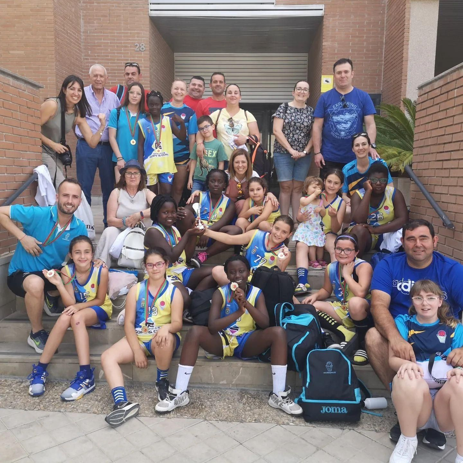 Jugadoras con sus familias.