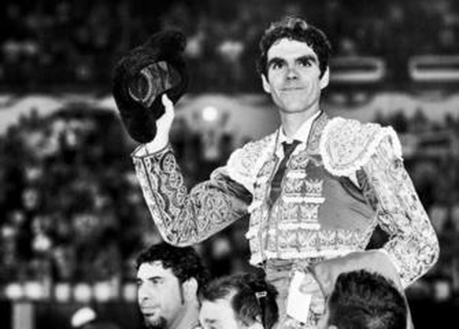 José Tomás, en la salida a hombros de La Malagueta el día de su reaparición.