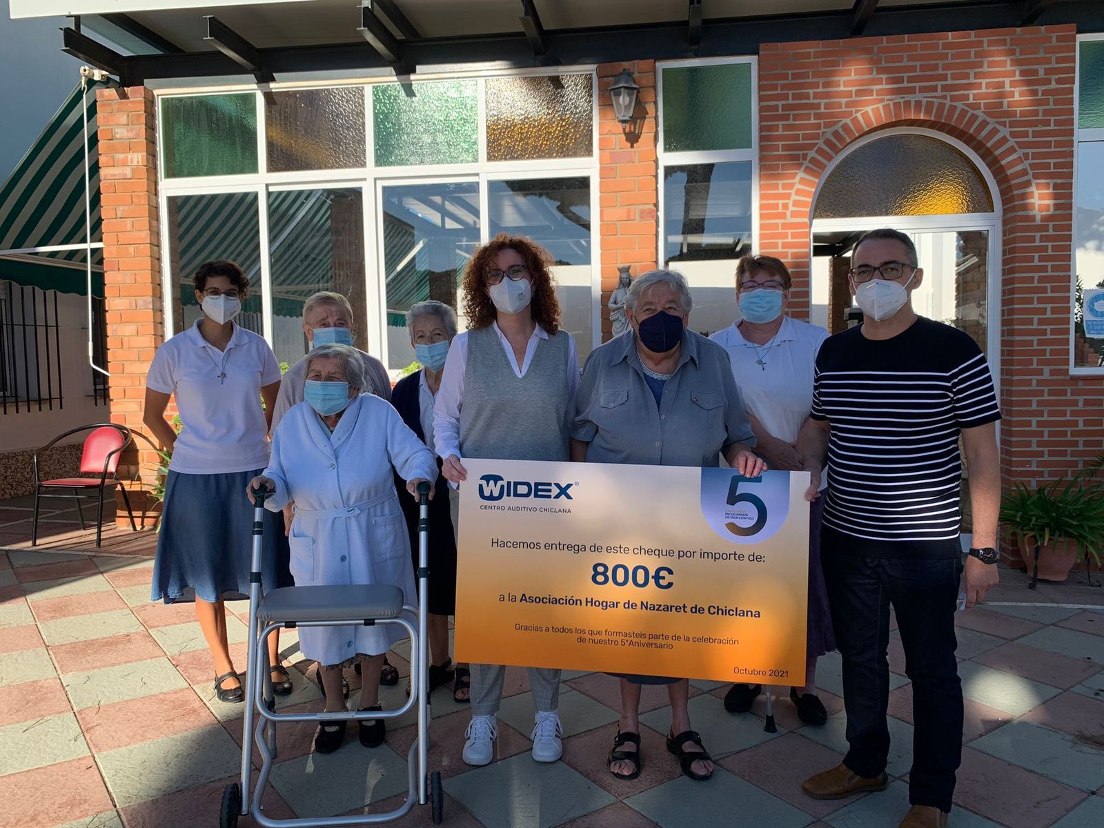 Entrega de la recaudación de la campaña solidaria de Widex a la Asociación Hogar de Nazaret, este viernes.