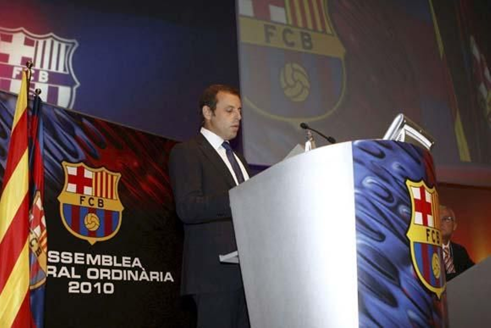 Los socios compromisarios del Barcelona piden una demanda contra la gestión de Laporta