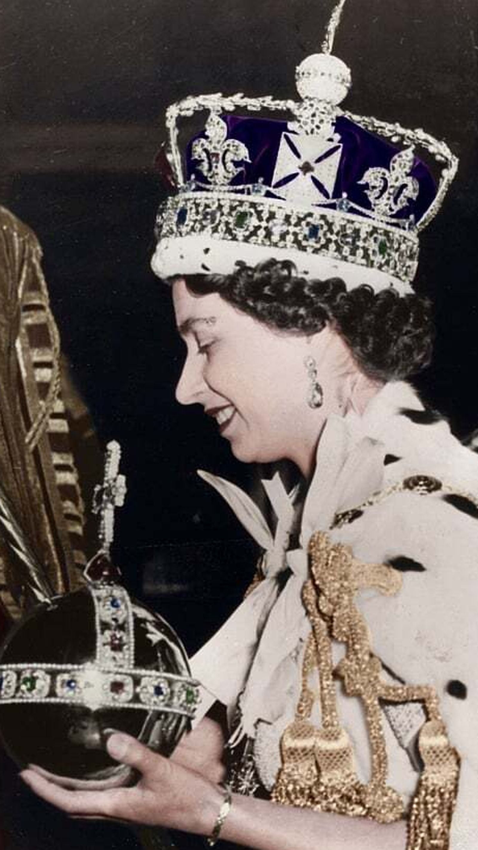 Isabel II en su coronación de 1953