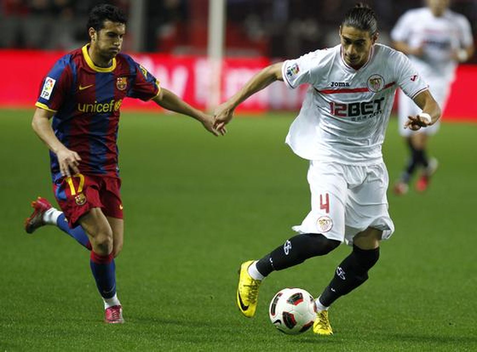 El Sevilla consigue sacar un punto ante el Barcelona en el Sánchez Pizjuán. / Antonio Pizarro