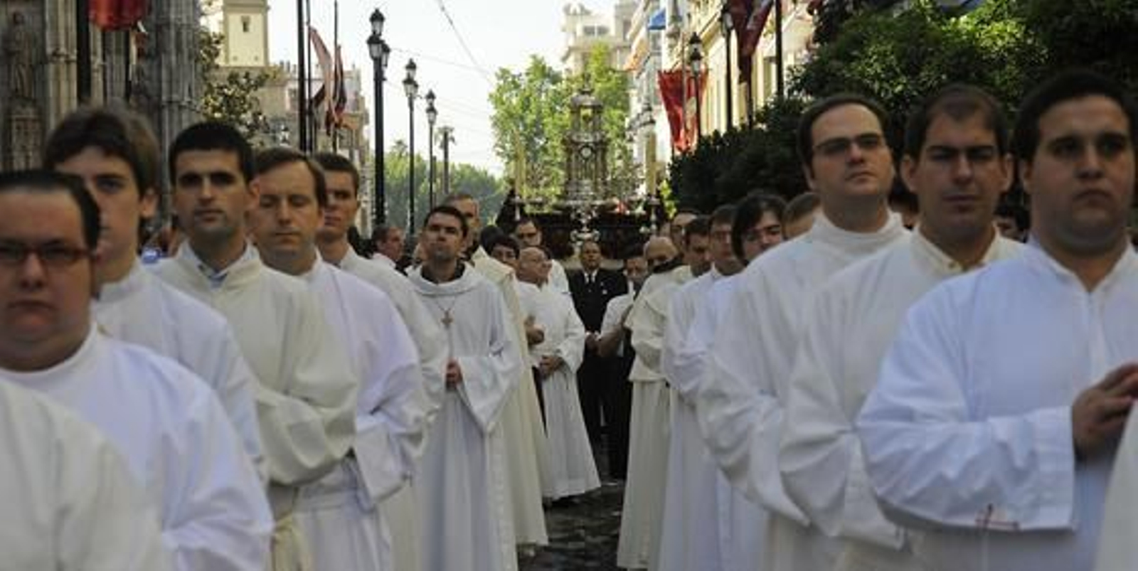 Representantes de la Iglesia desfilan por la Avenida.

Foto: Juan Carlos Váquez