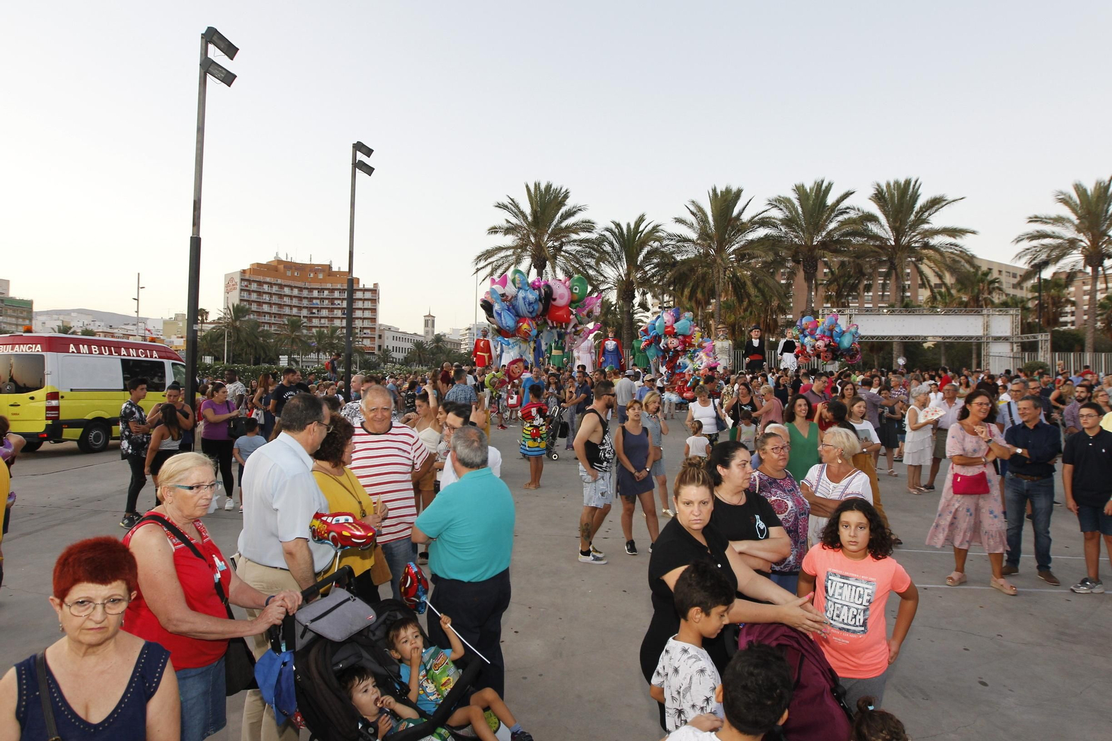 Fotogalería gigantes y cabezudos. Feria de Almería 2019