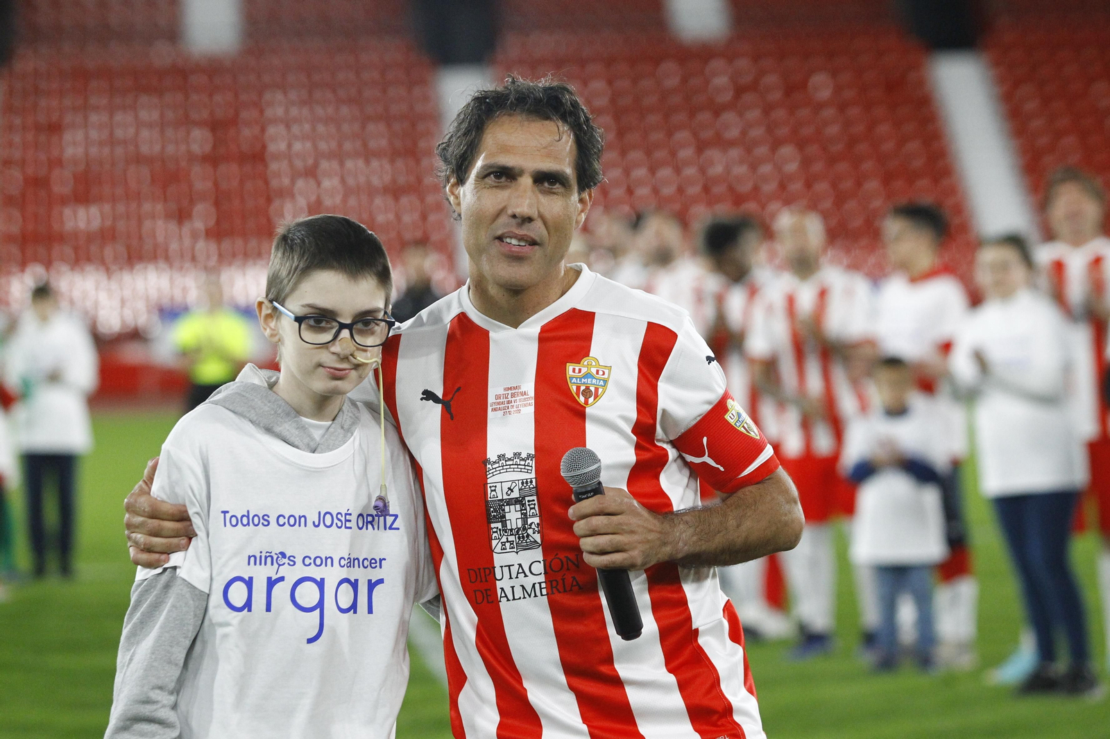 Imágenes del partido homenaje al 'eterno' capitán de la U.D. Almería, José Ortiz