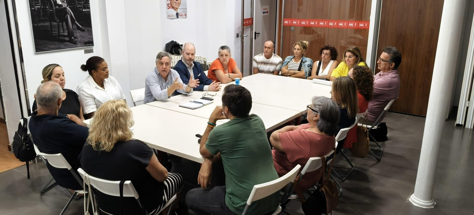 Reunión de los portavoces del PSOE con el comité de empresa del Servicio de Ayuda a Domicilio de Cádiz.