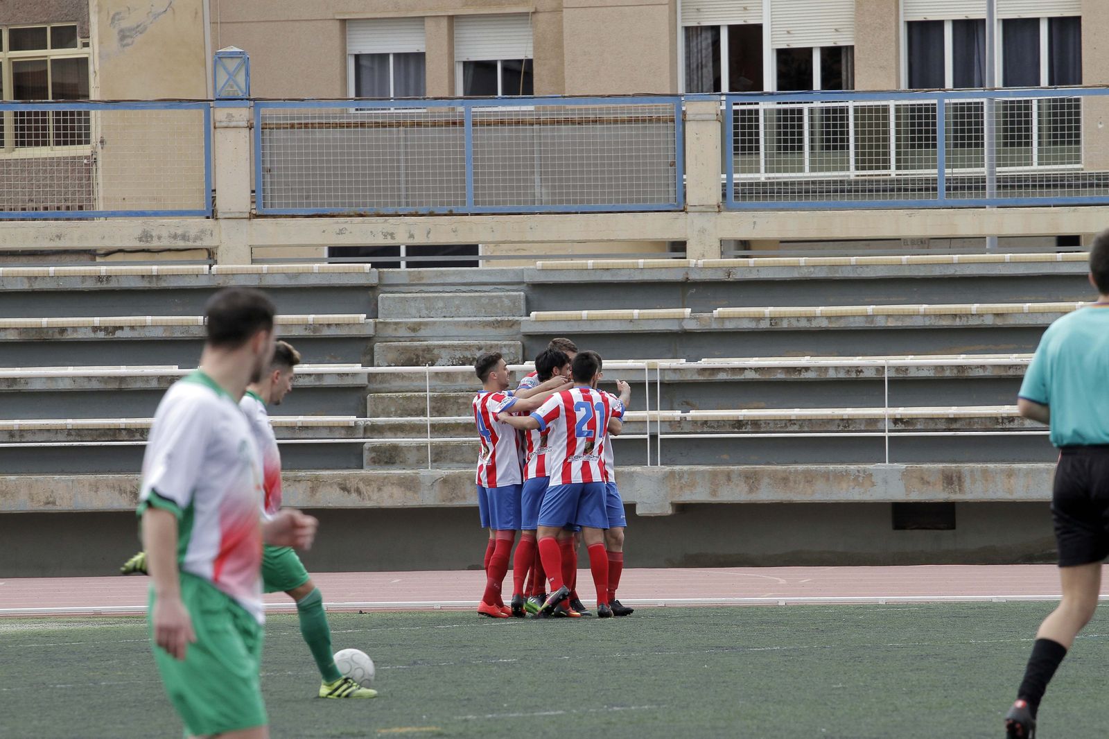 Rojiblancos celebrando un gol.