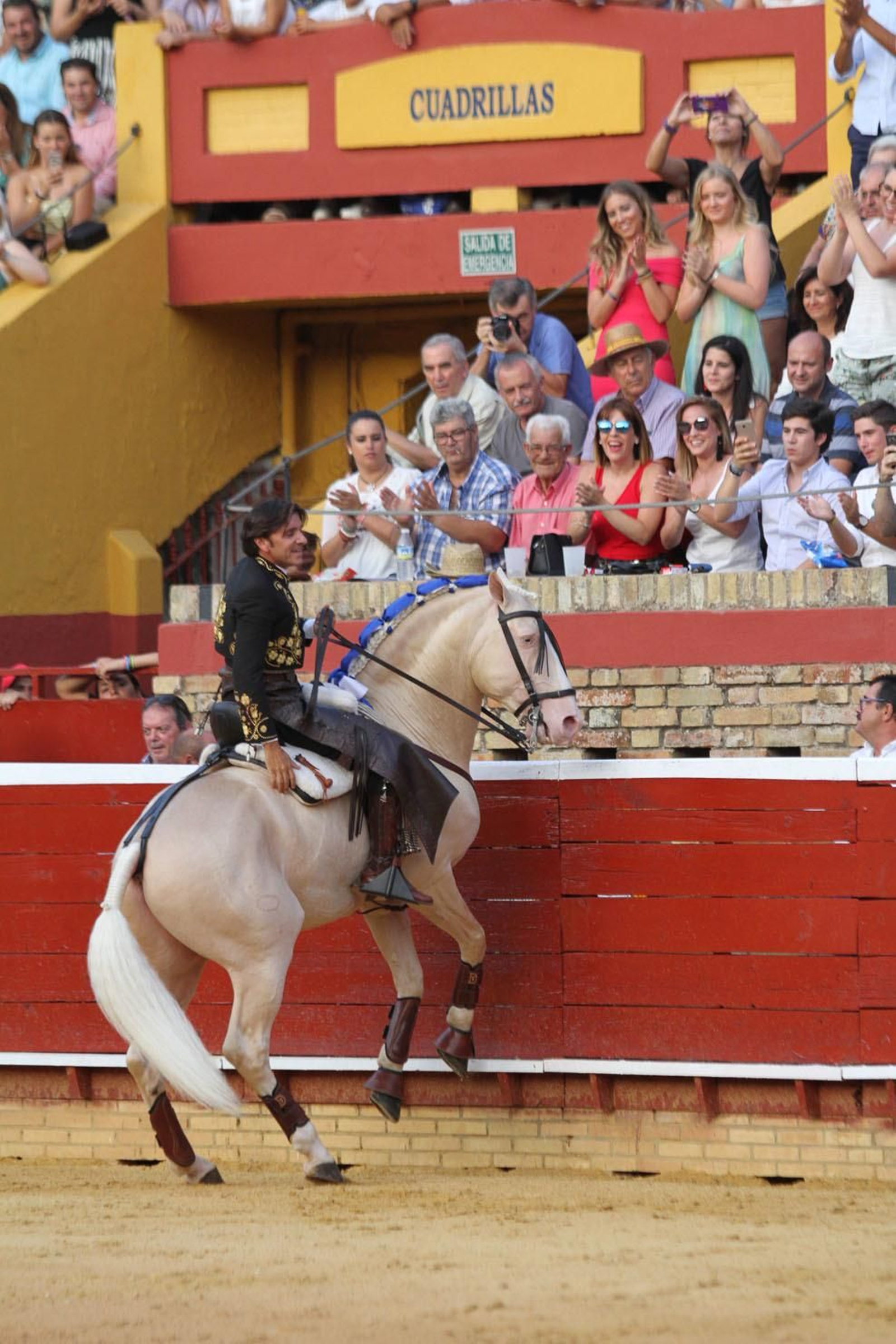 Festejo de Rejones en el coso de La Merced por Colombinas.
