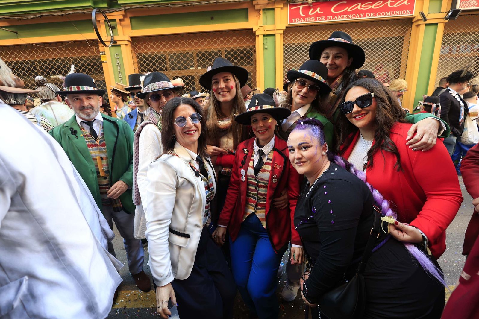 Búscate en las fotos de la cabalgata del Carnaval de La Línea 2026