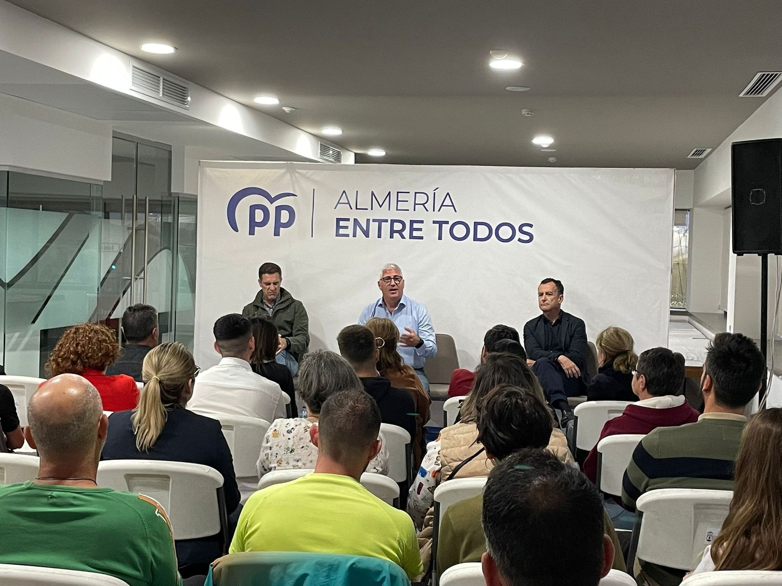 Trasladó las principales propuestas de su programa para ayudar a los generadores de empleo en el municipio.