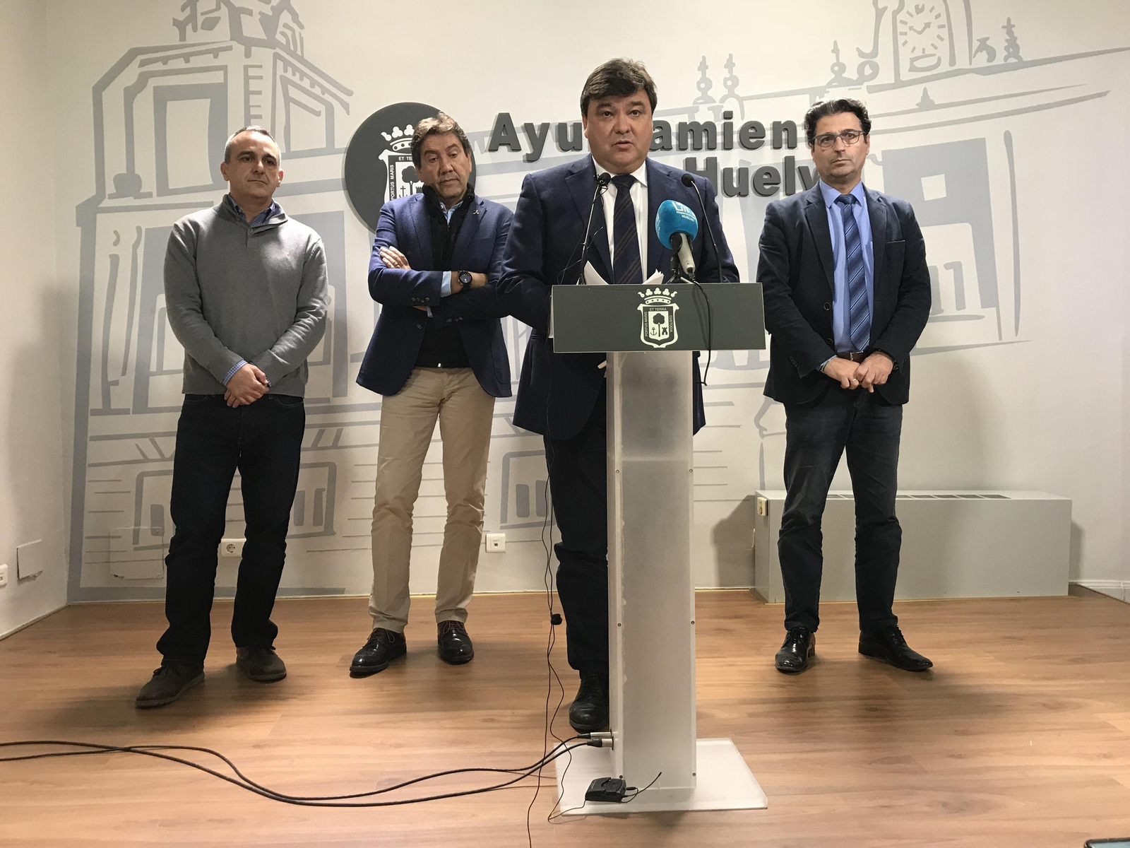 Gabriel Cruz se dirige a los medios para anunciar el cambio de estatutos de la entidad.