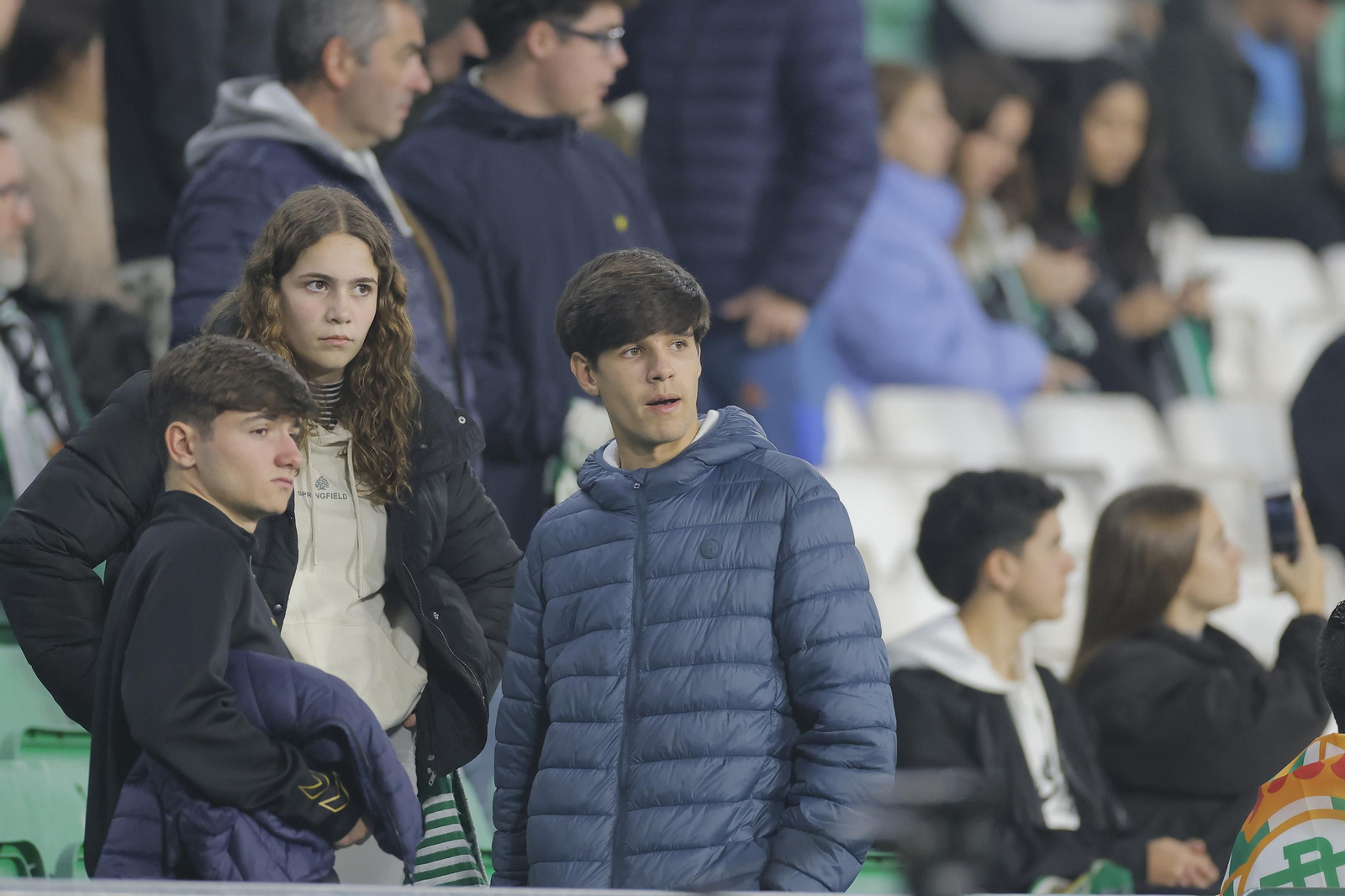 Búscate en las fotos del Betis-Las Palmas