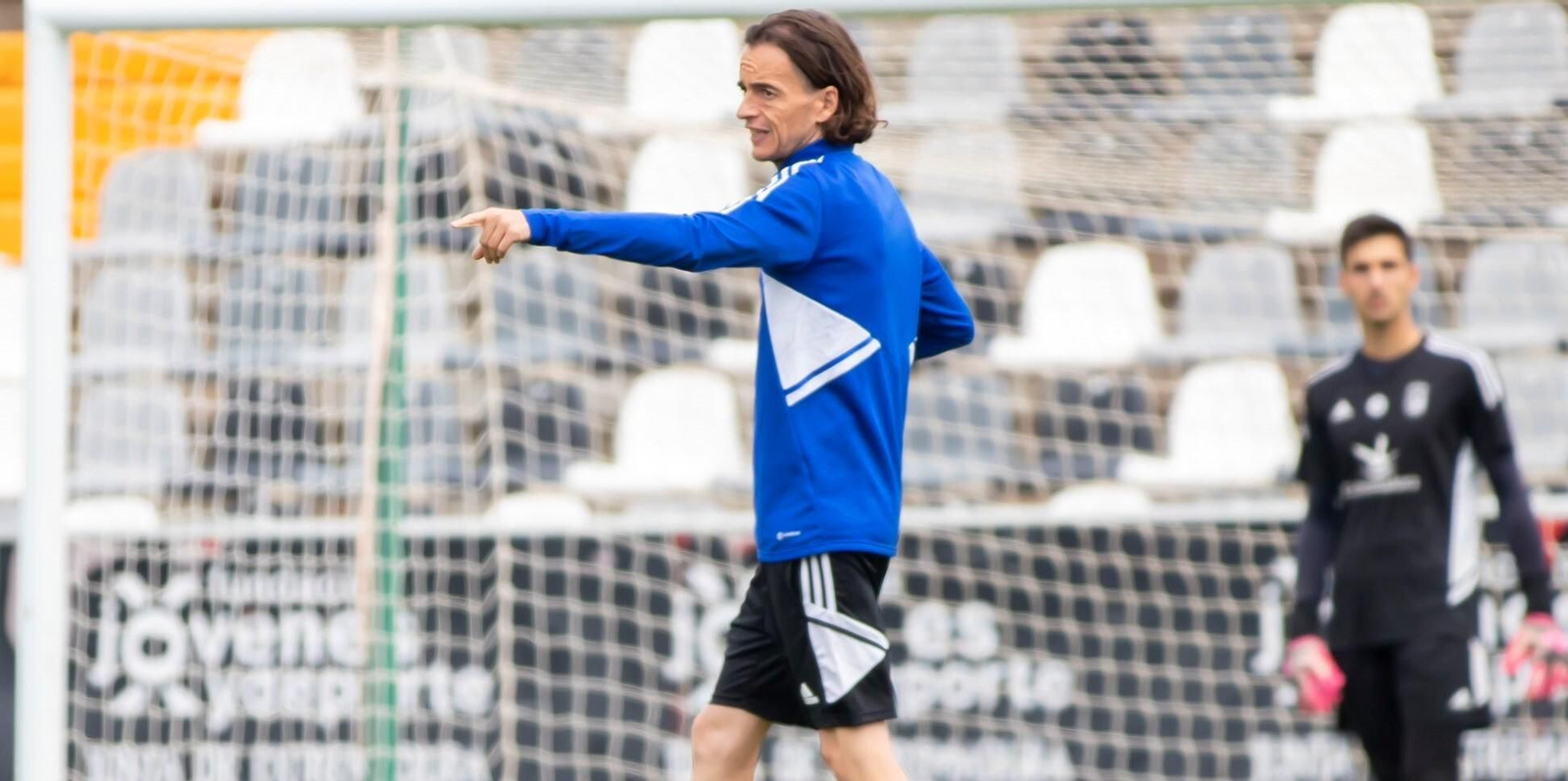 David Tenorio, técnico del Badajoz, en un entrenamiento de los suyos.