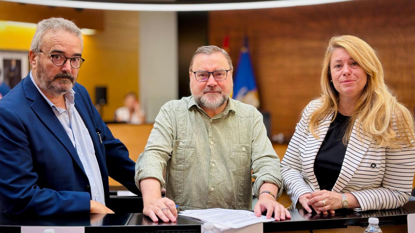 Carlos Zambrano, Ángel Aparicio y Leocadia Benavente, integrantes del grupo municipal VOX en el Ayuntamiento de San Fernando