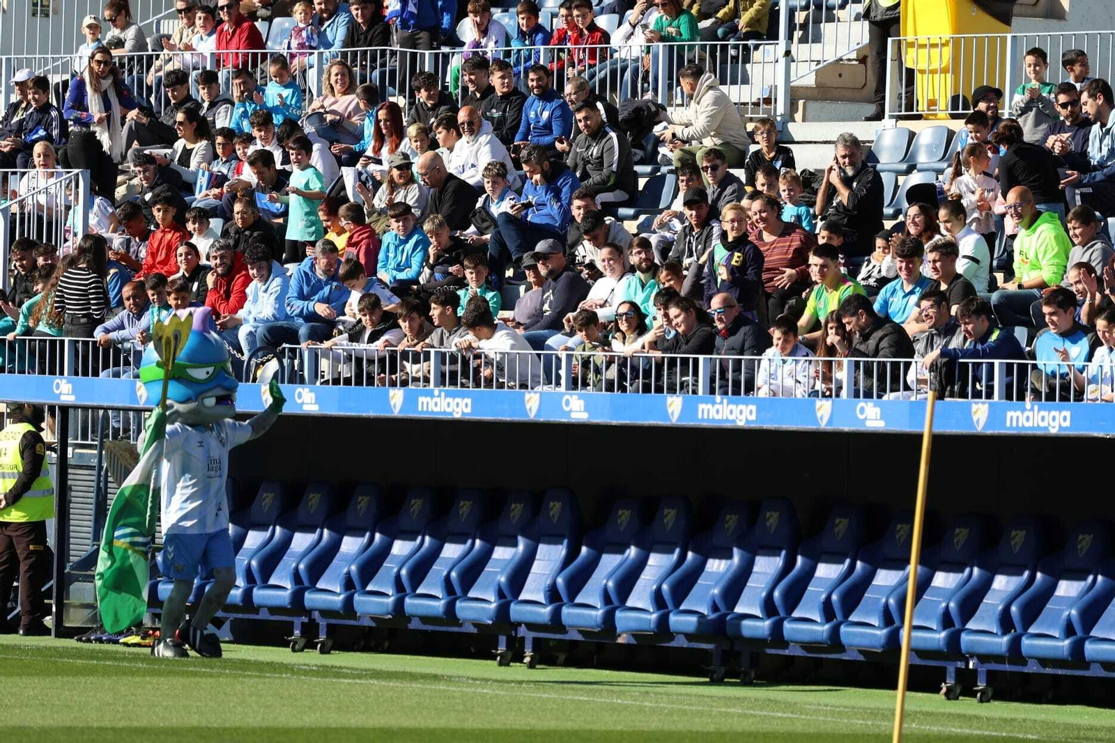 Búscate en las fotos del entrenamiento del Málaga abierto a la afición