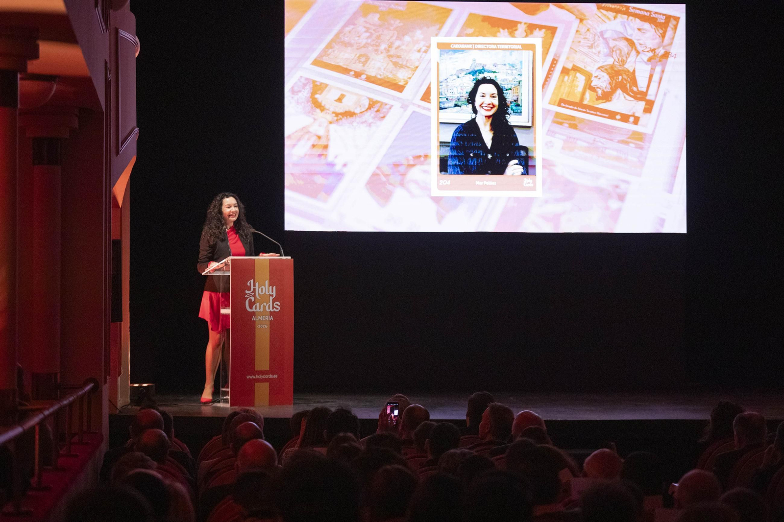 Imágenes de la presentación de las Holy Cards