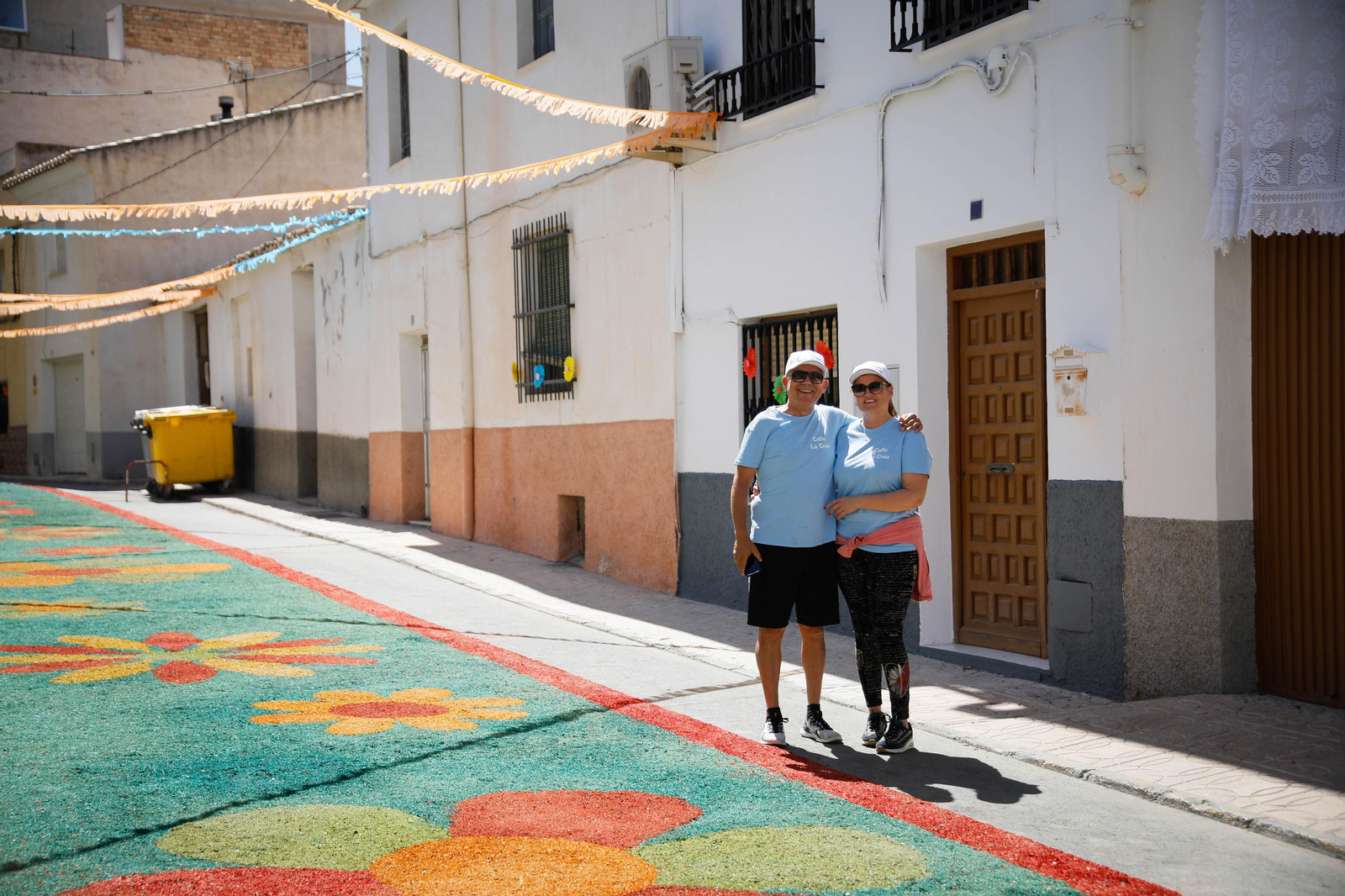Así es la gran alfombra de serrín para que levite la Virgen de Fátima de Tíjola