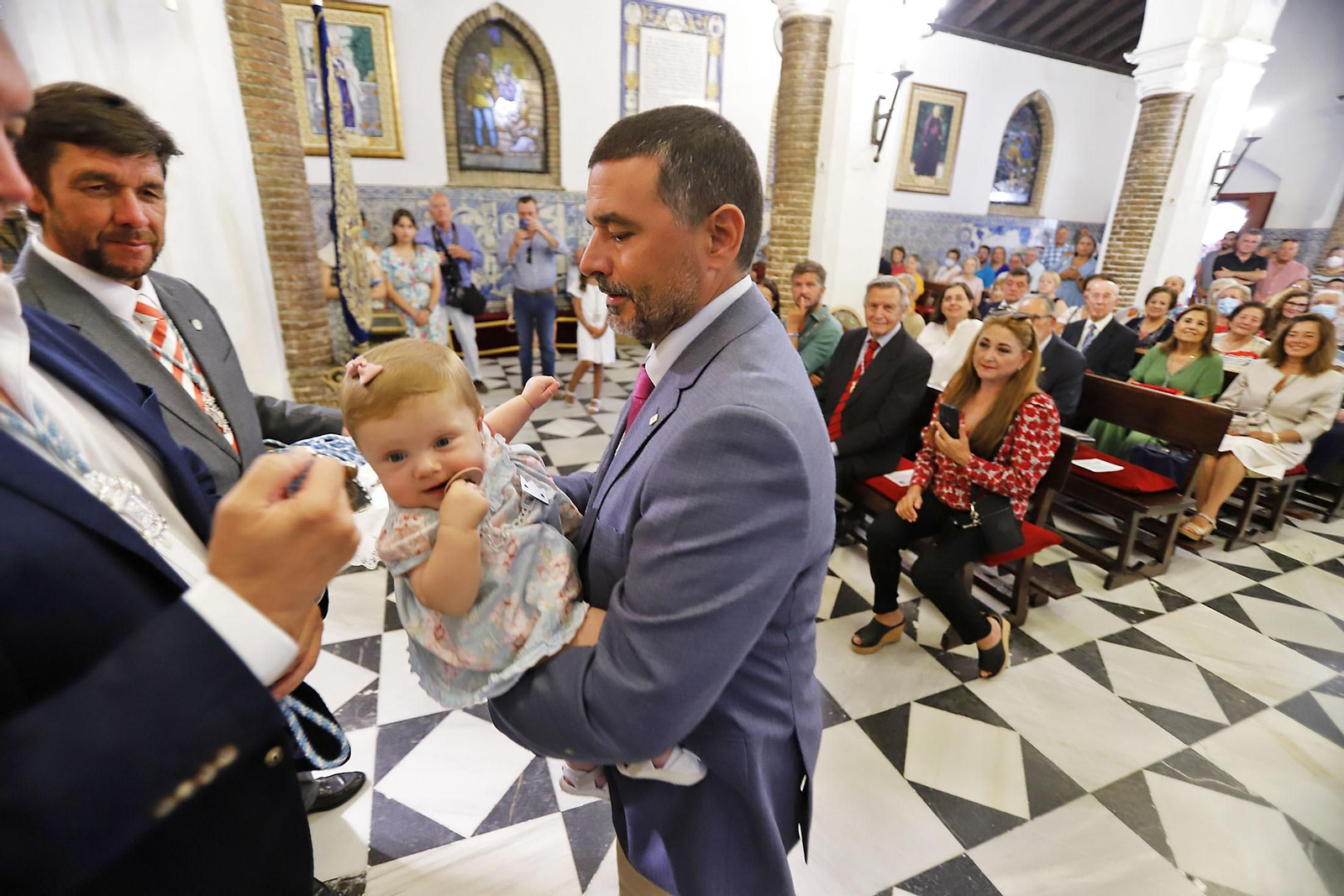 Imágenes de la Santa misa e imposición de medallas a los nuevos hermanos en la CInta
