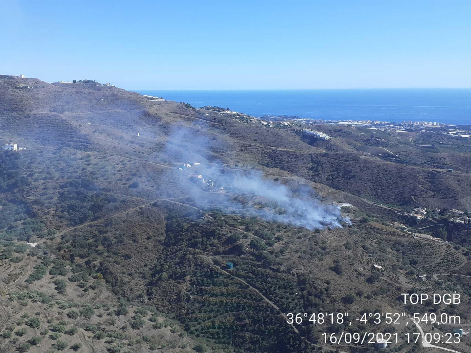 Incendio forestal en el paraje Río Seco de Arenas. Incendio forestal en el paraje Río Seco de Arenas.