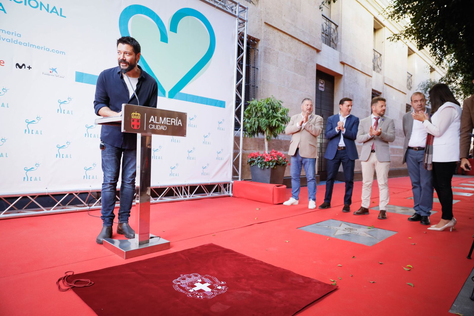 Imágenes en el paseo de la fama de Álvaro Morte