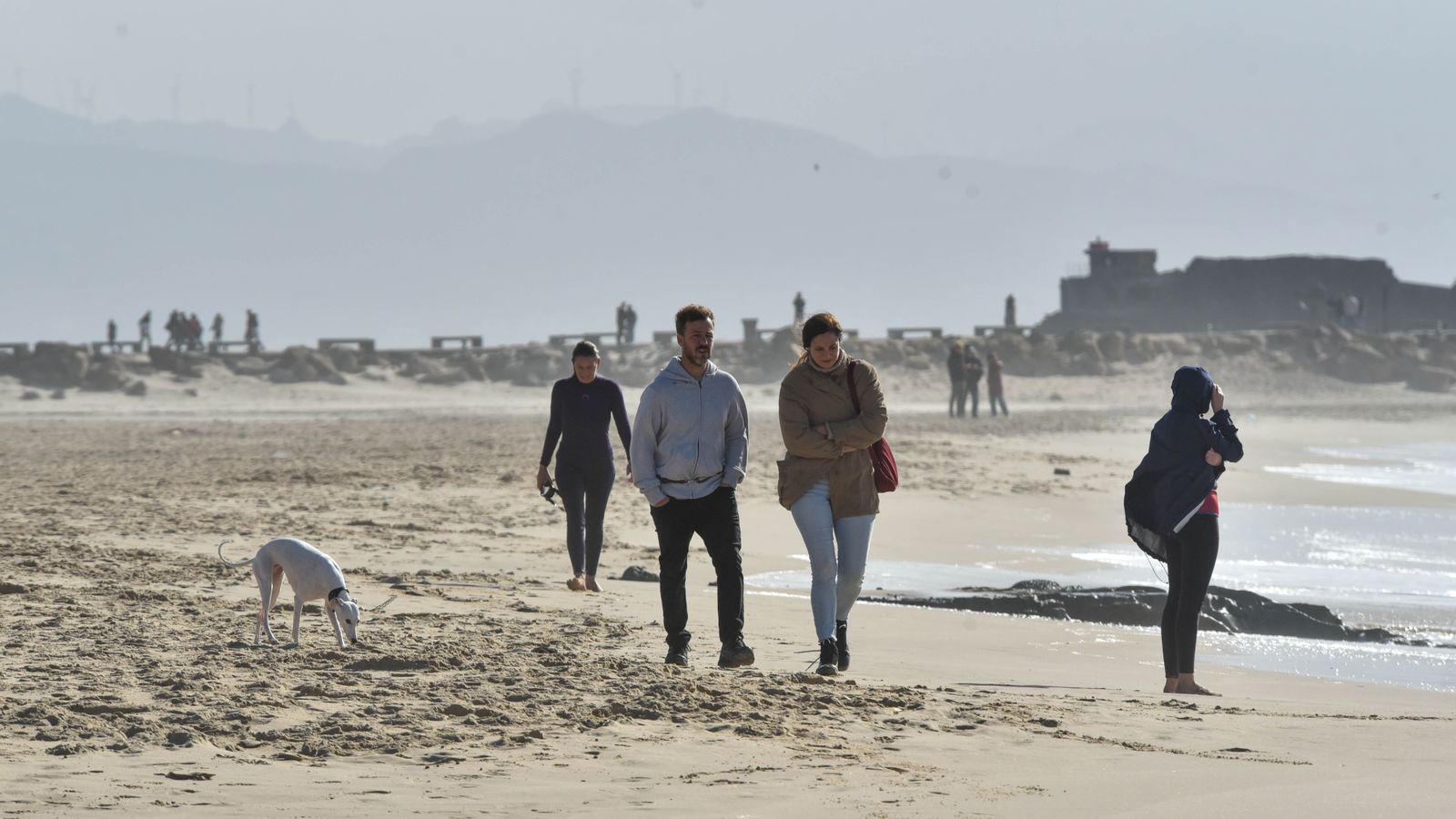 Ambiente en el puente de la Inmaculada en Tarifa, en imágenes