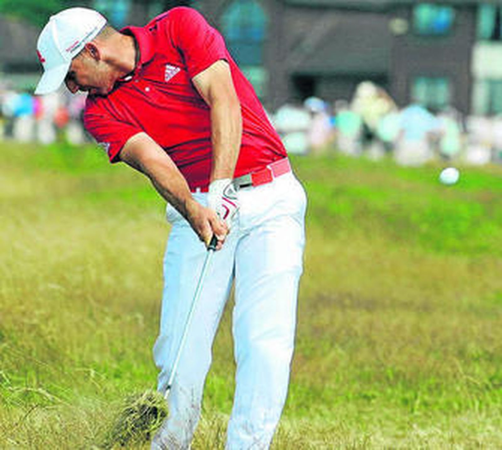 Sergio García golpea desde el 'rough' en la segunda jornada.