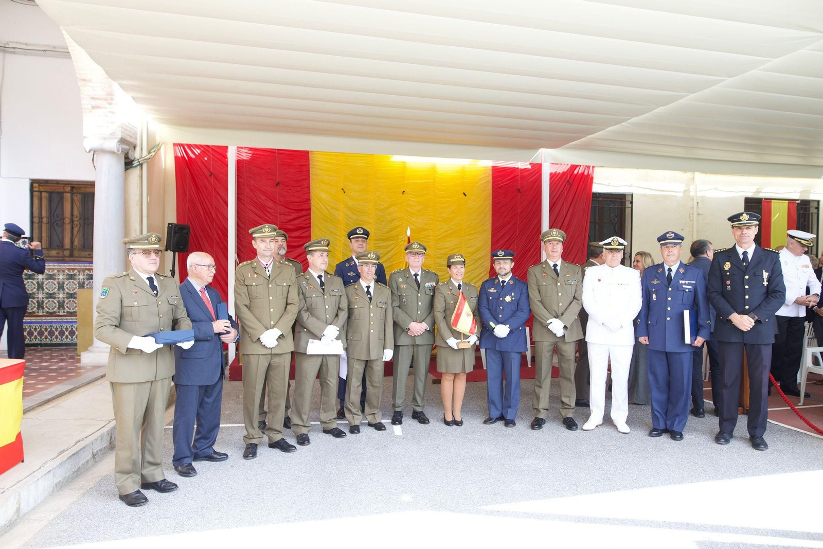 Todas las imágenes de la celebración del trigésimo aniversario de la creación de la Subdelegación de Defensa en Granada