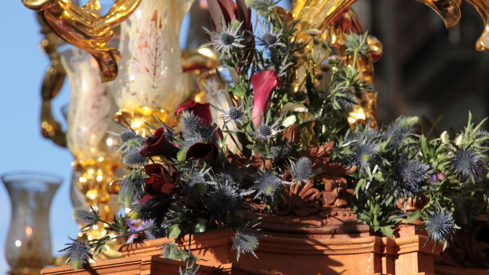 Detalle del exorno floral del Cristo de la Expiración en la 'Passio Granatensis'