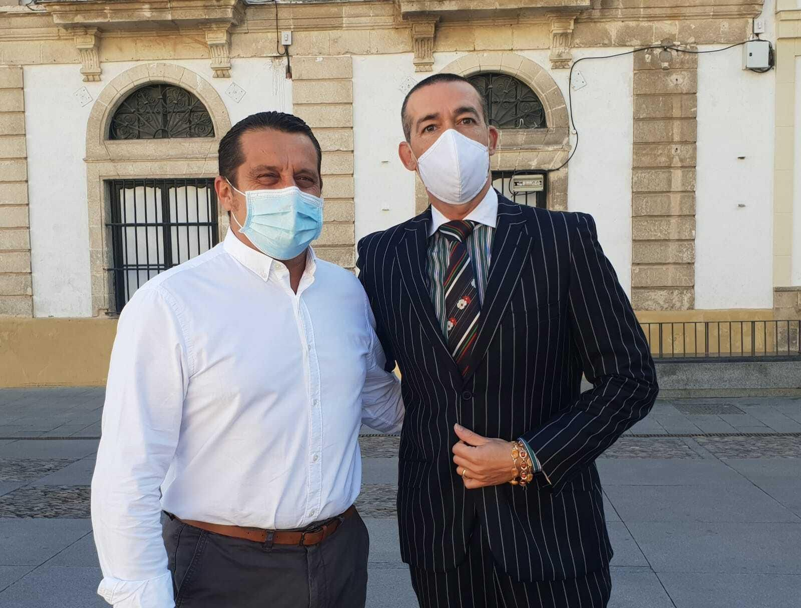 José Luis Aguilar Escasúa, Selu, junto al concejal de Fiestas, David Calleja.