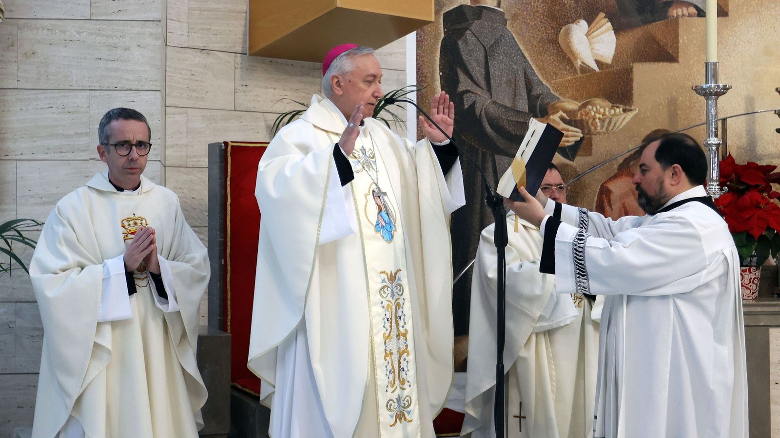 Imágenes de la bendición de María Santísima de los Enfermos y Reina de Todos los Santos