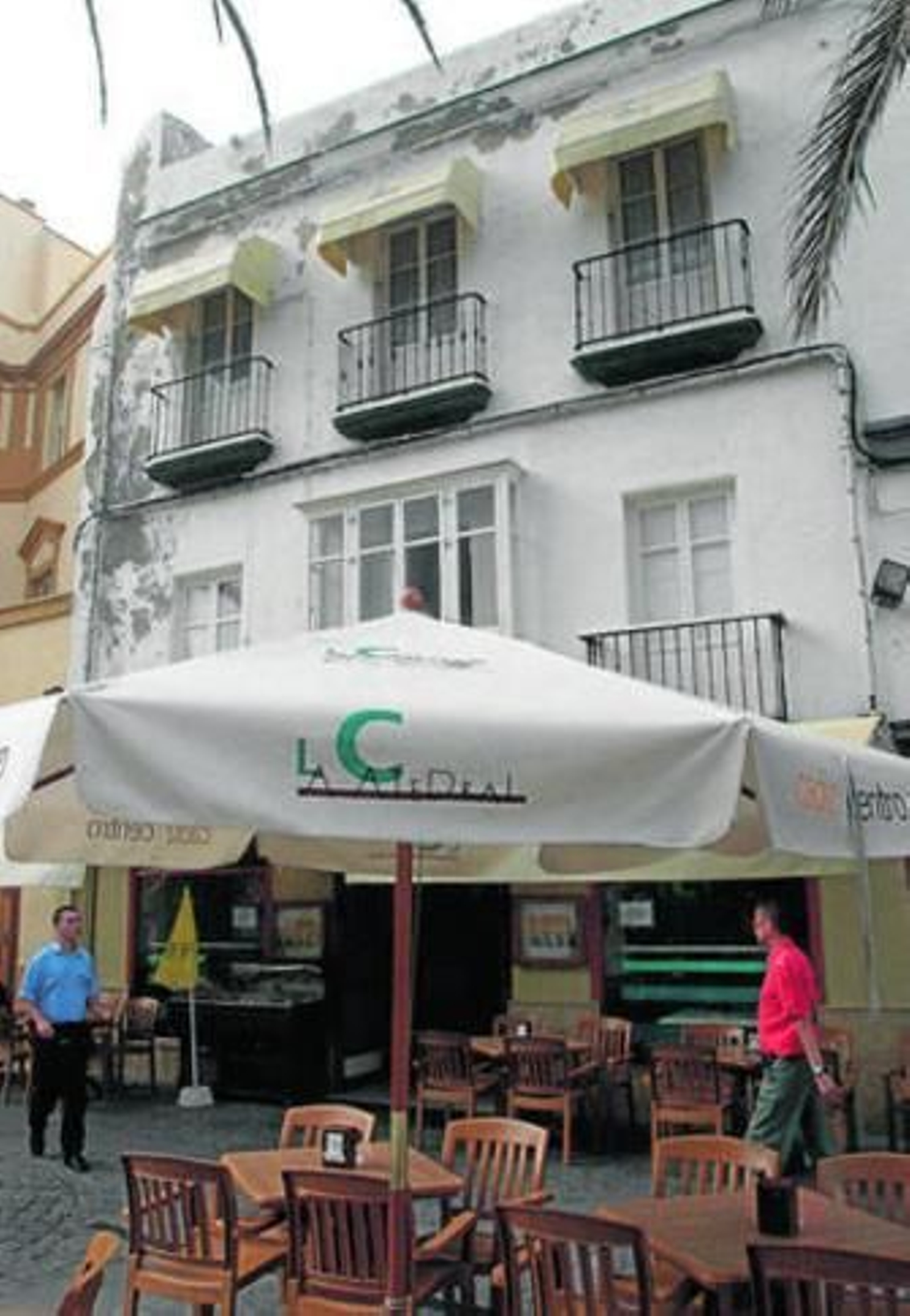 Fachada del inmueble donde se alzará el hotel de la Catedral.