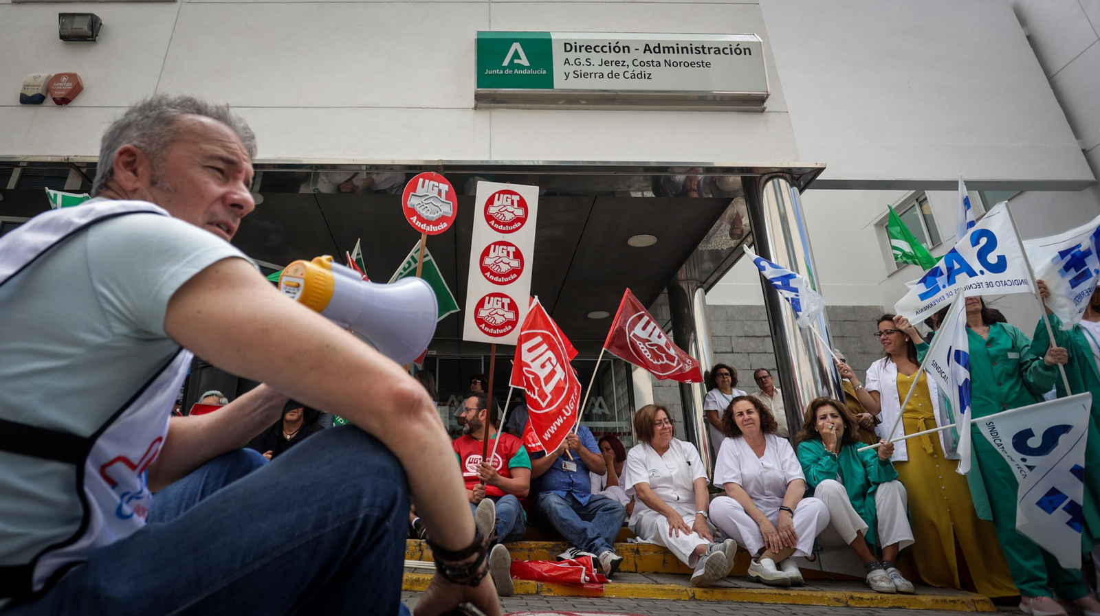 Imágenes de la protesta de sanitarios en el Hospital Universitario de Jerez
