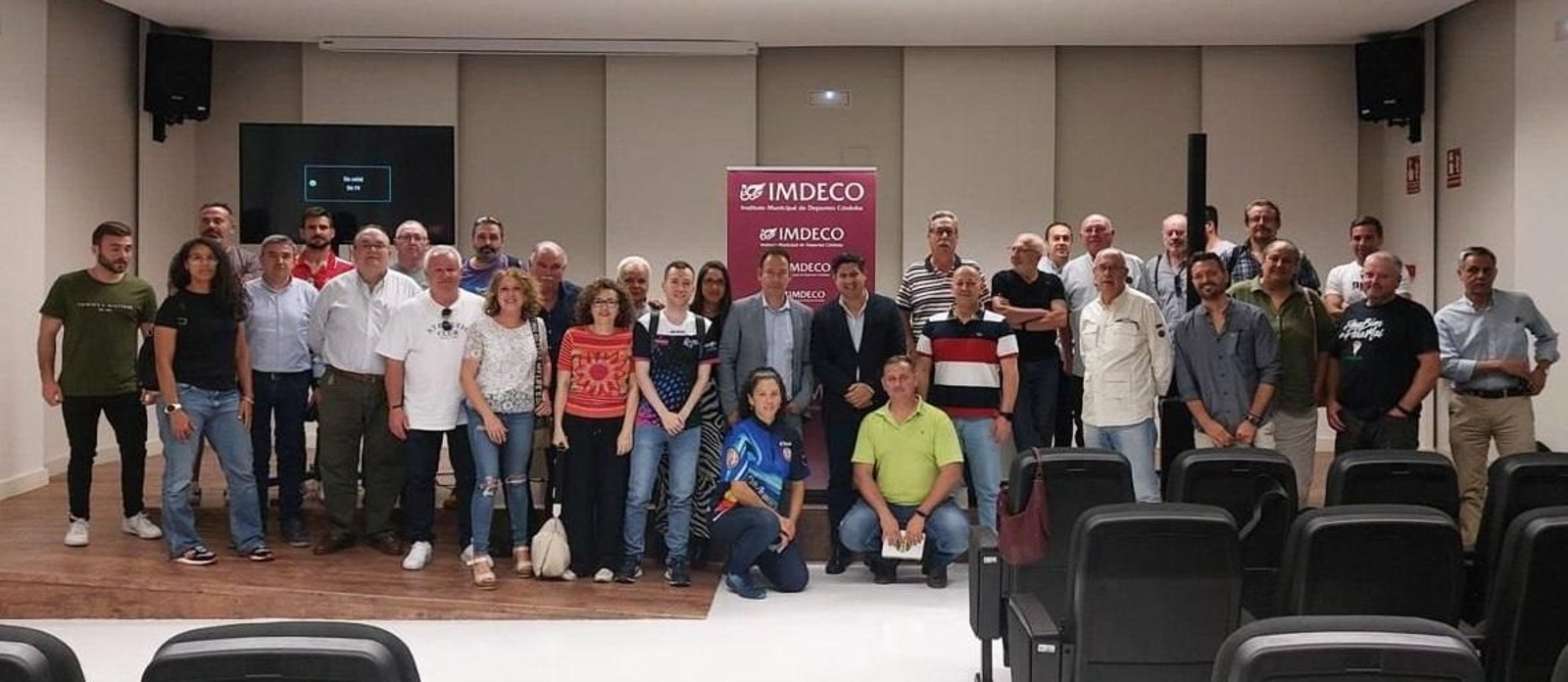 Sebastián del Rey posa junto a representantes del deporte cordobés.