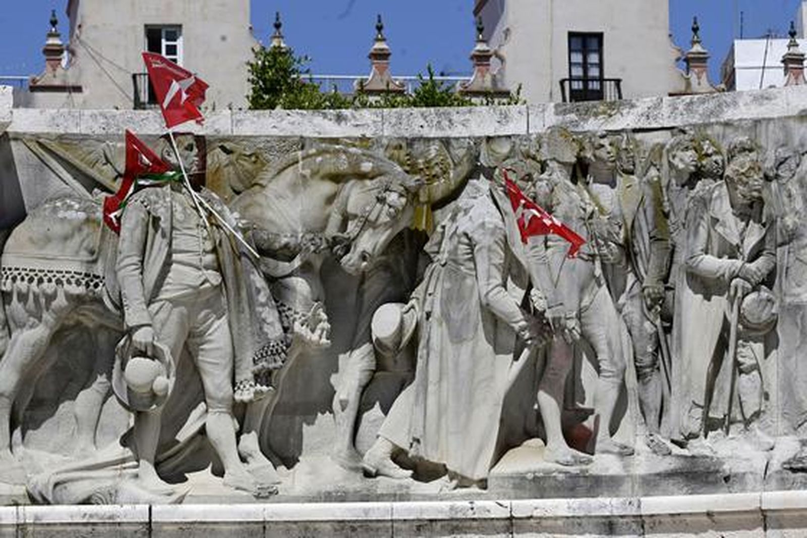 Más de 2.400 empleados públicos gaditanos secundan la huelga de funcionarios. 

Foto: Julio Gonzalez