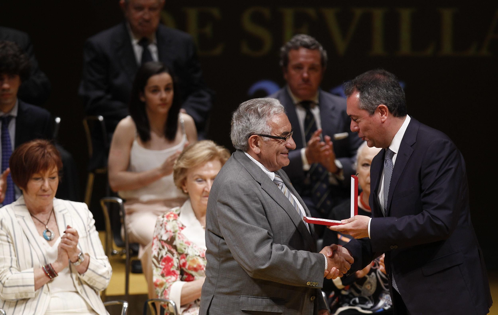 La entrega de las medallas de Sevilla, en imágenes